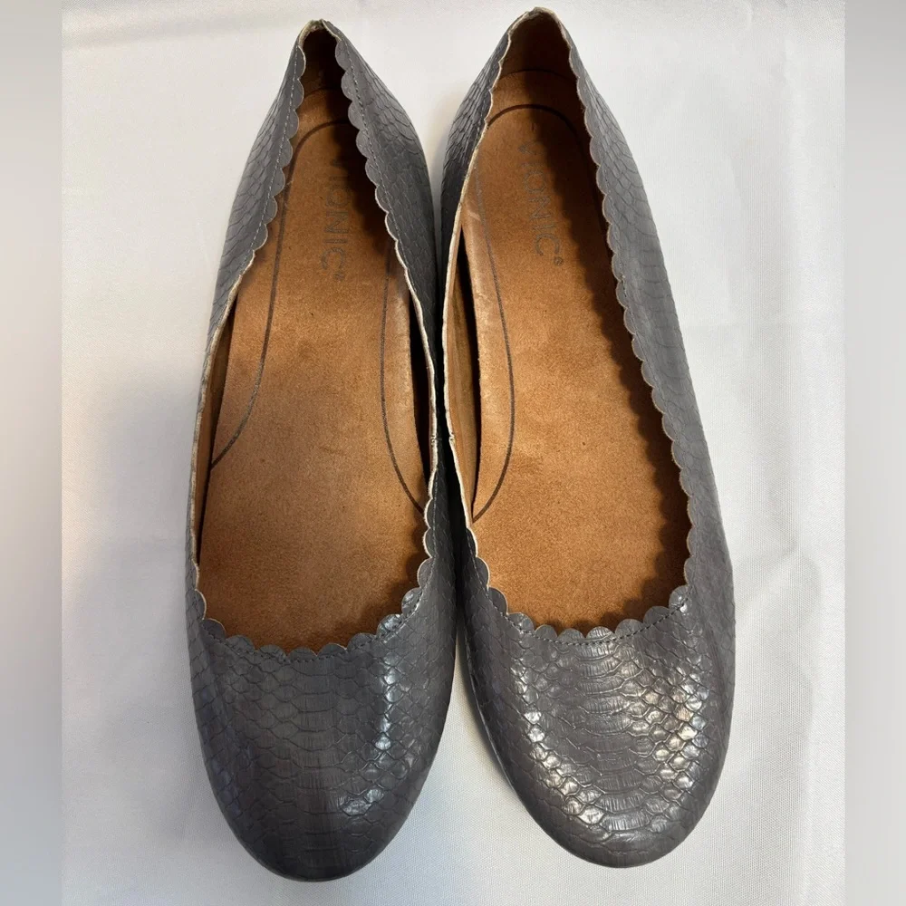 Vionic Julieta Scalloped Detail Snake Print Gray Arch Support Slip On Size 9.5 - Picture 7 of 10